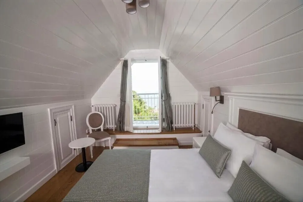Deluxe Tek Büyük Yataklı Oda, Balkon, Deniz Manzaralı