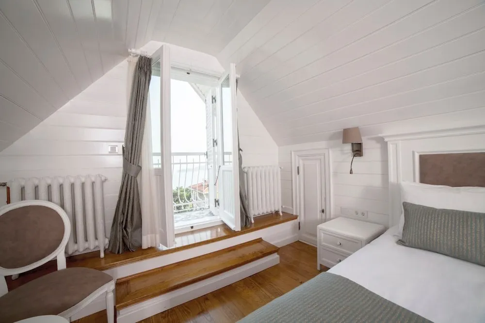 Deluxe Tek Büyük Yataklı Oda, Balkon, Deniz Manzaralı