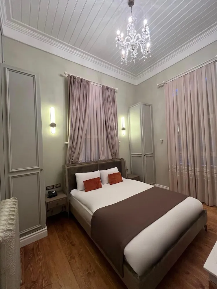 Deluxe Tek Büyük Yataklı Oda