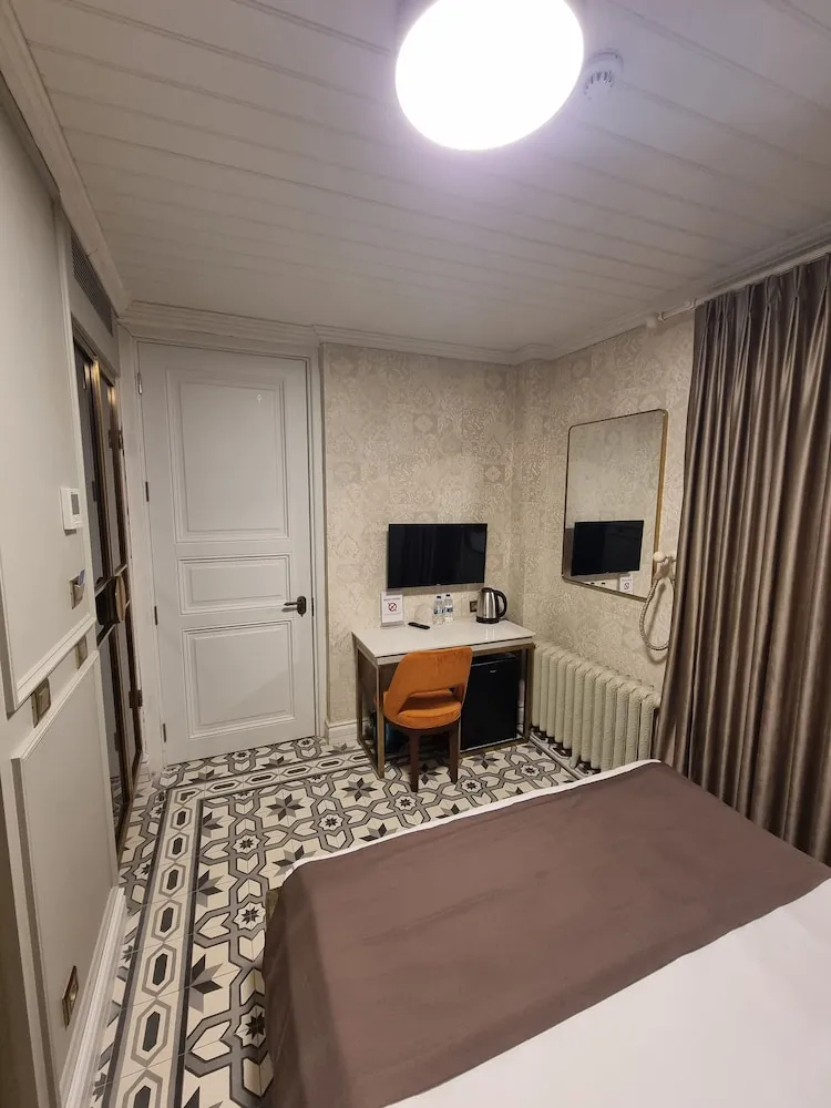 Comfort Room (-1 Floor)