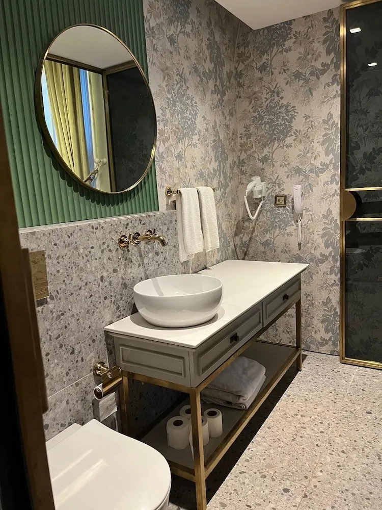 Comfort Room (-1 Floor)