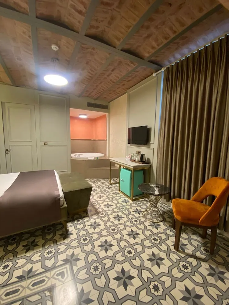 Executive Room, 1 Bedroom, Hot Tub (-1 Floor)