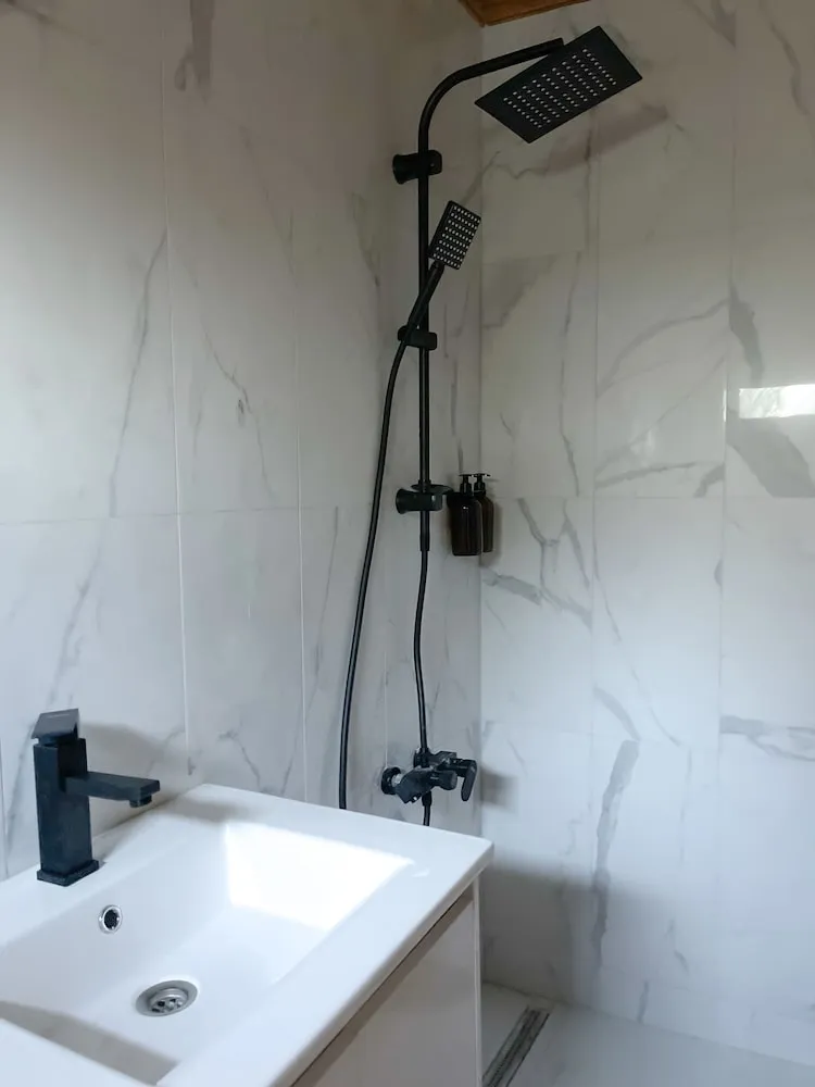 Standard Oda, 1 Büyük (Queen) Boy Yatak, Sigara İçilmez, Avlu Manzaralı