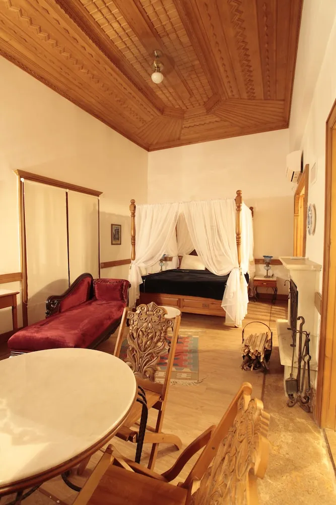 Honeymoon Oda, 1 En Büyük (King) Boy Yatak, Şömine, Köşe