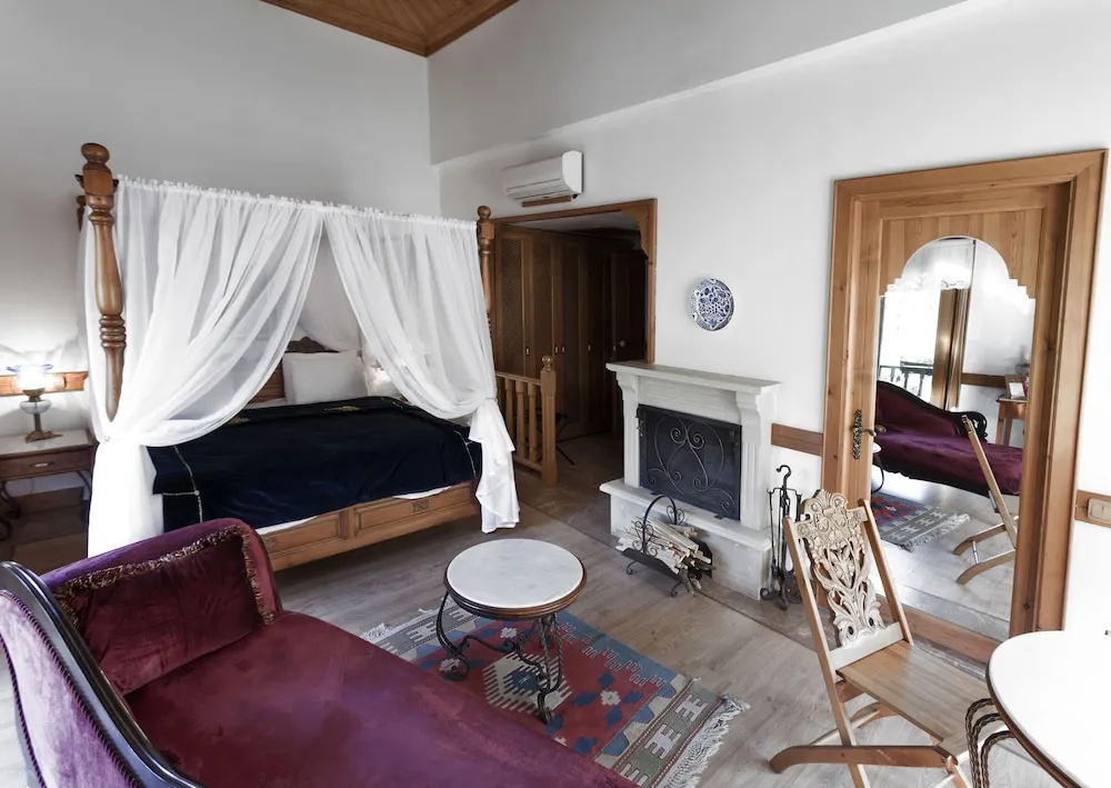 Honeymoon Oda, 1 En Büyük (King) Boy Yatak, Şömine, Köşe