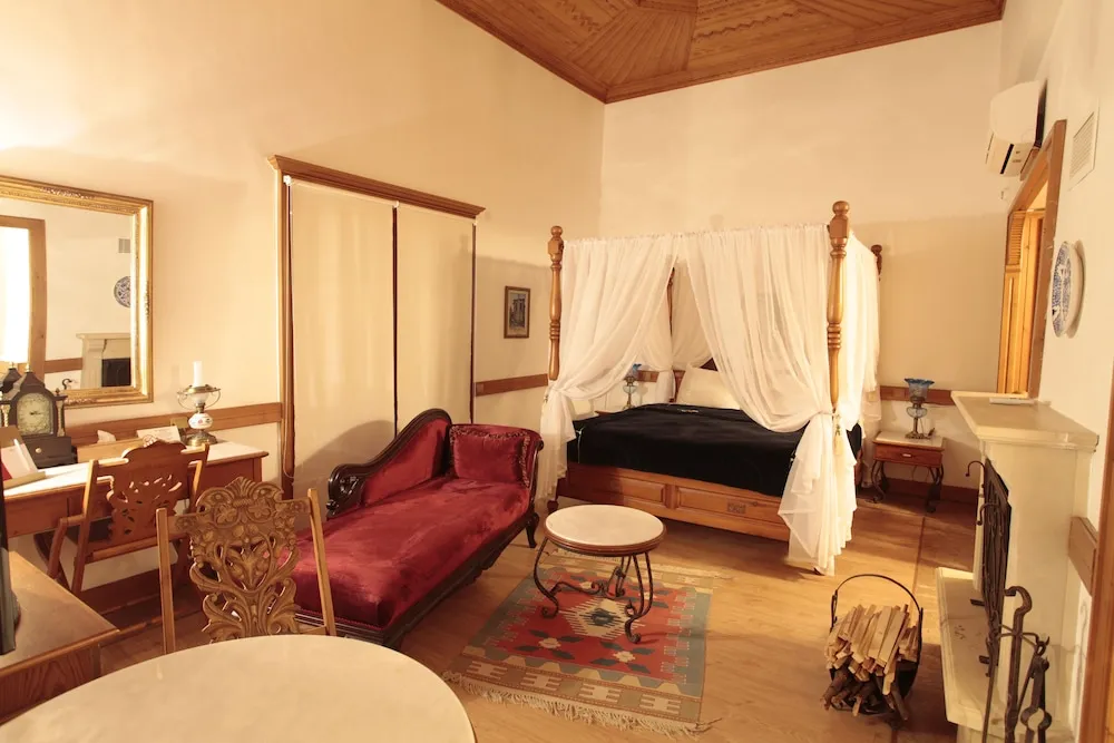 Honeymoon Oda, 1 En Büyük (King) Boy Yatak, Şömine, Köşe