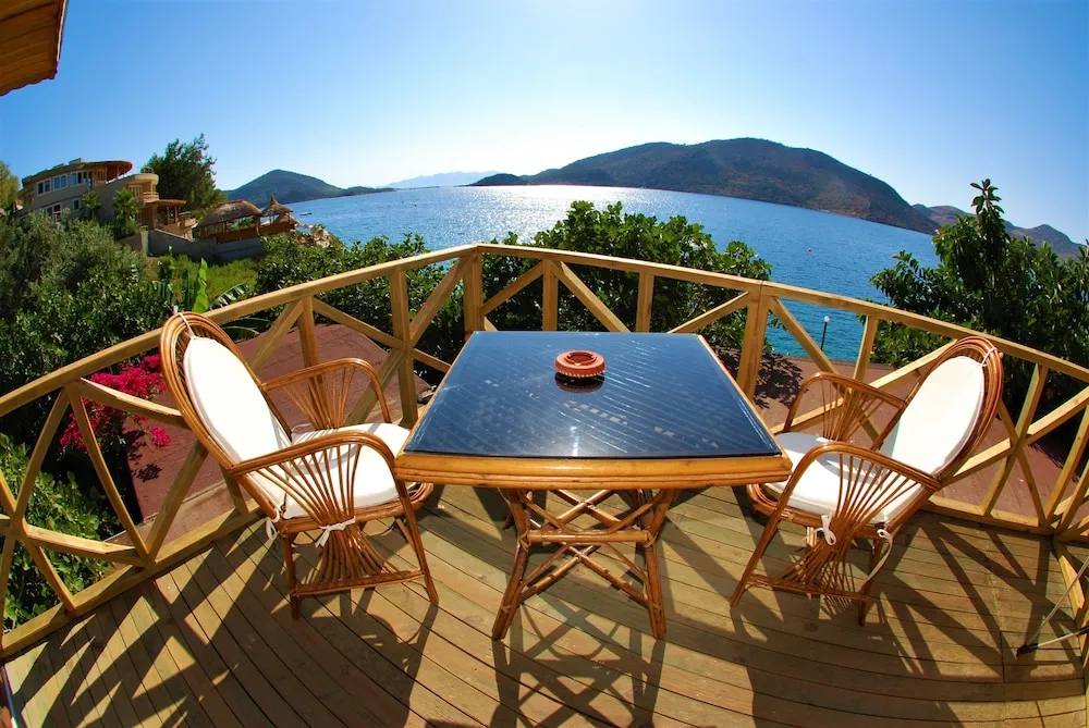 Deluxe Oda, Balkon, Deniz Manzaralı