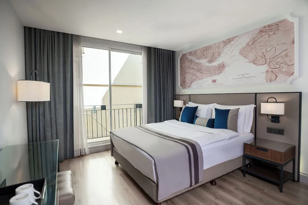 Honeymoon Tek Büyük Yataklı Oda