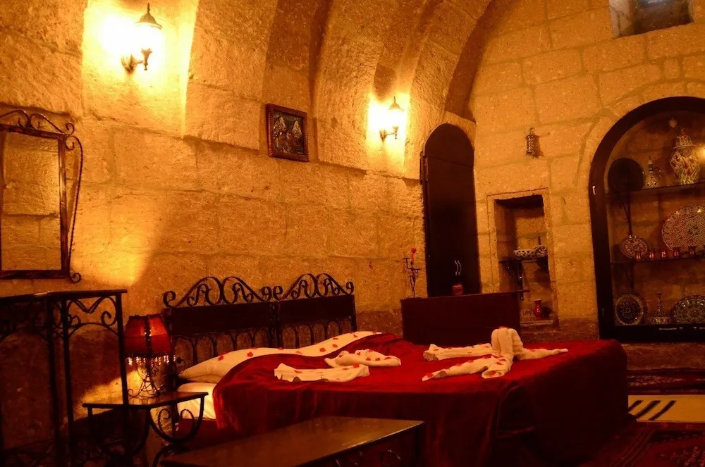 Traditional Üç Kişilik Oda