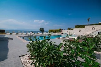 Life Point Boutique Hotel