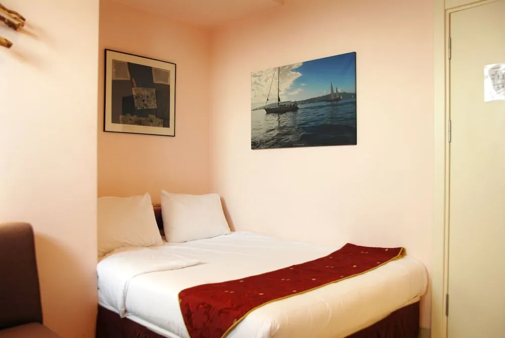 Standard Tek Büyük Yataklı Oda