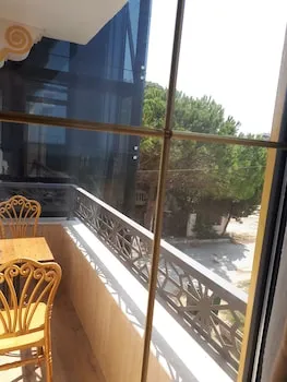 The Klazomenai Marine Hotel