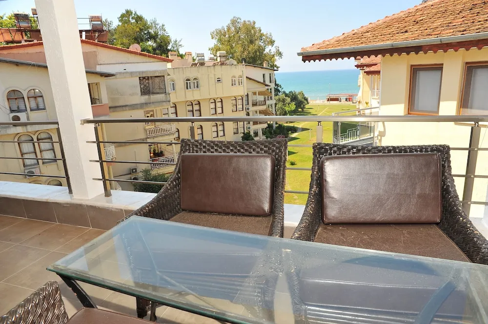 Third Floor Apartment with Sea View