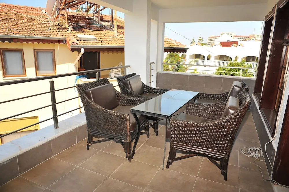 Third Floor Apartment with Sea View