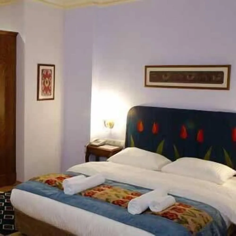 Tek Büyük veya İki Ayrı Yataklı Oda, 1 En Büyük (King) Boy Yatak