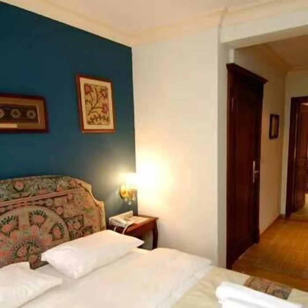 Tek Büyük veya İki Ayrı Yataklı Oda, 1 En Büyük (King) Boy Yatak