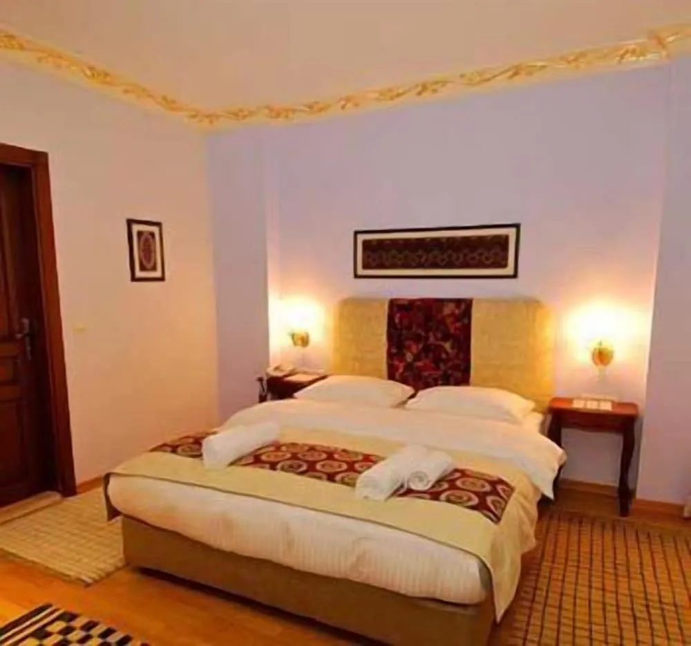 Tek Büyük veya İki Ayrı Yataklı Oda, 1 En Büyük (King) Boy Yatak