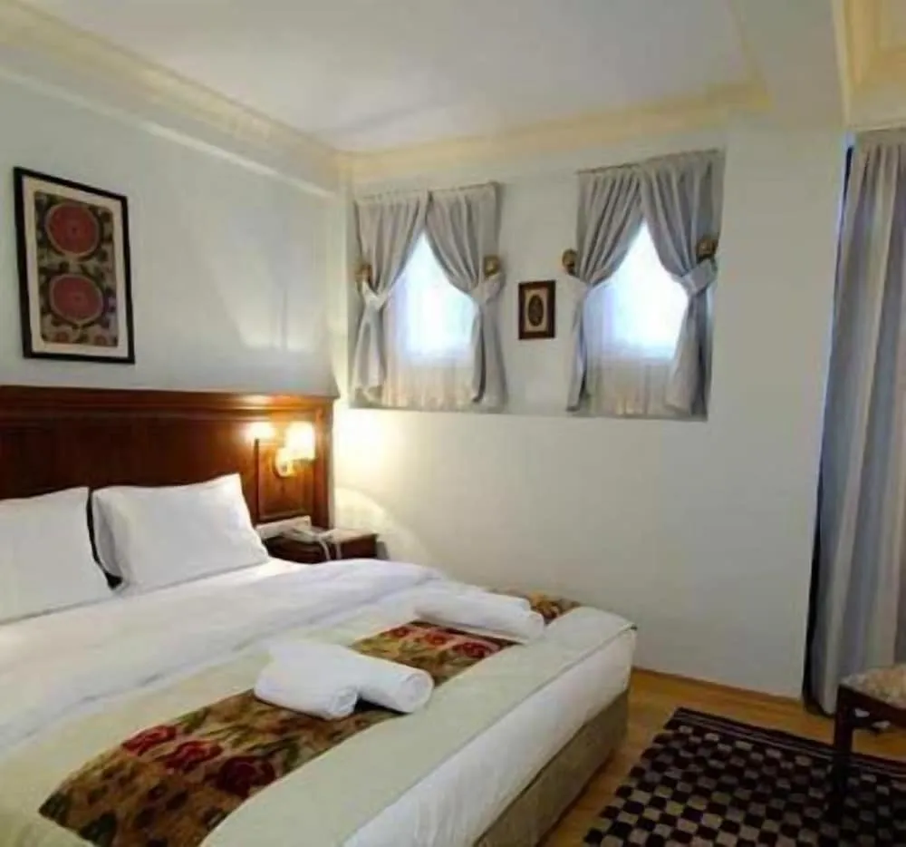 Tek Büyük veya İki Ayrı Yataklı Oda, 1 En Büyük (King) Boy Yatak