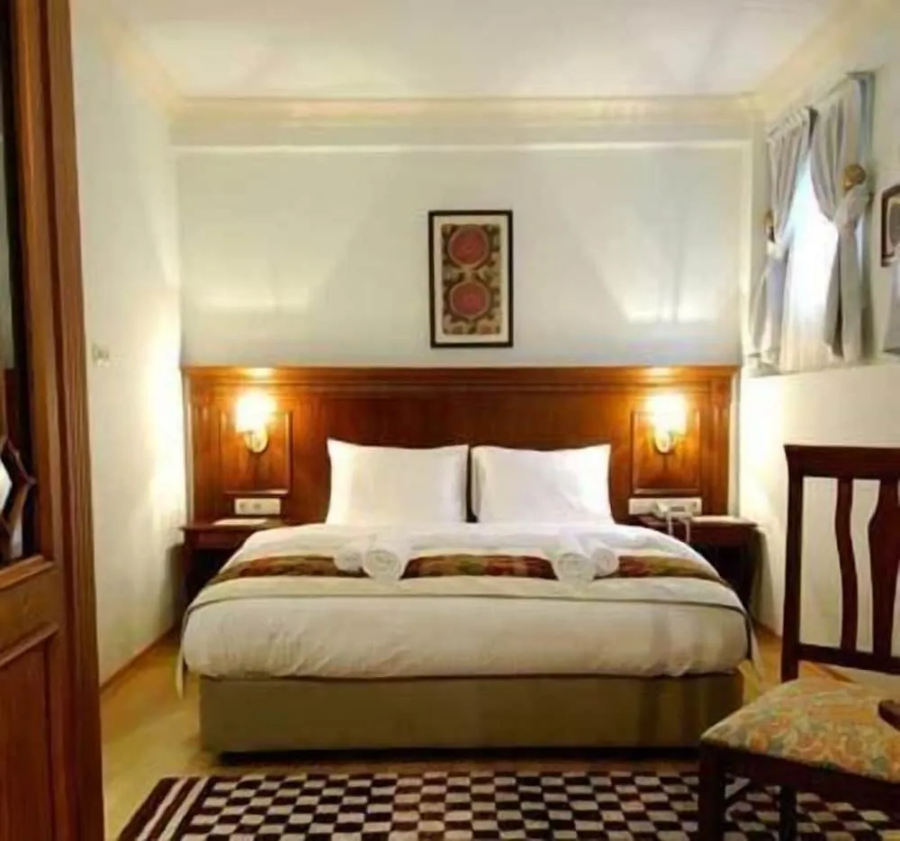 Tek Büyük veya İki Ayrı Yataklı Oda, 1 En Büyük (King) Boy Yatak