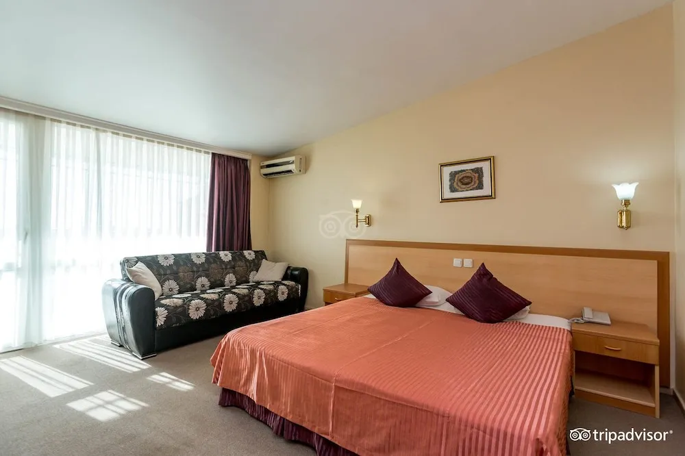 Standard Room, Land View