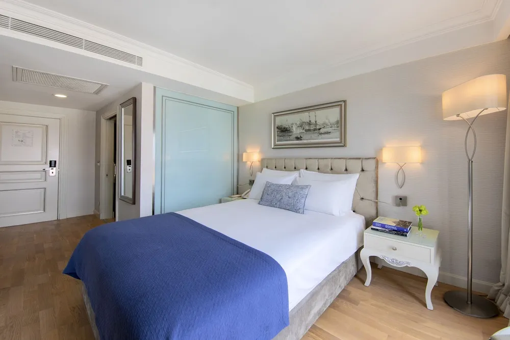 Superior Taksim Square View Room