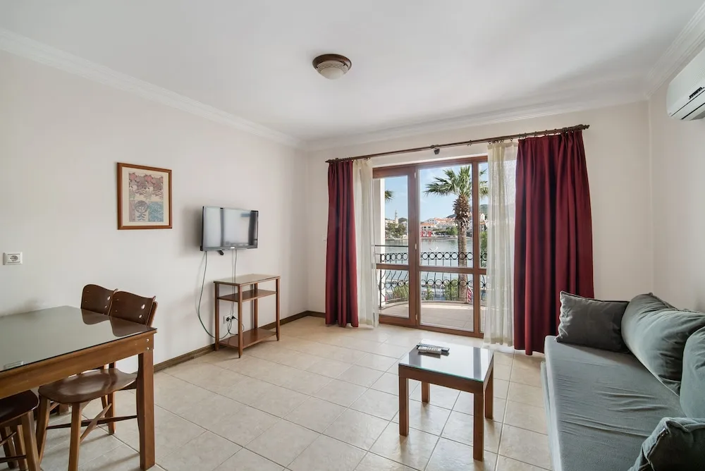 Deniz Manzarali 1+1 Apart Oda