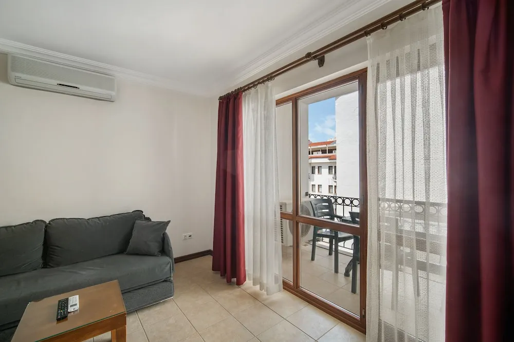 Sehir Manzarali 1+1 Apart Oda