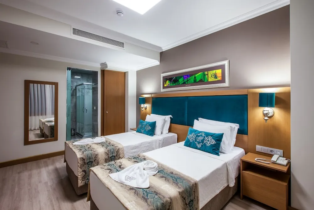 Deluxe Üç Kişilik Oda