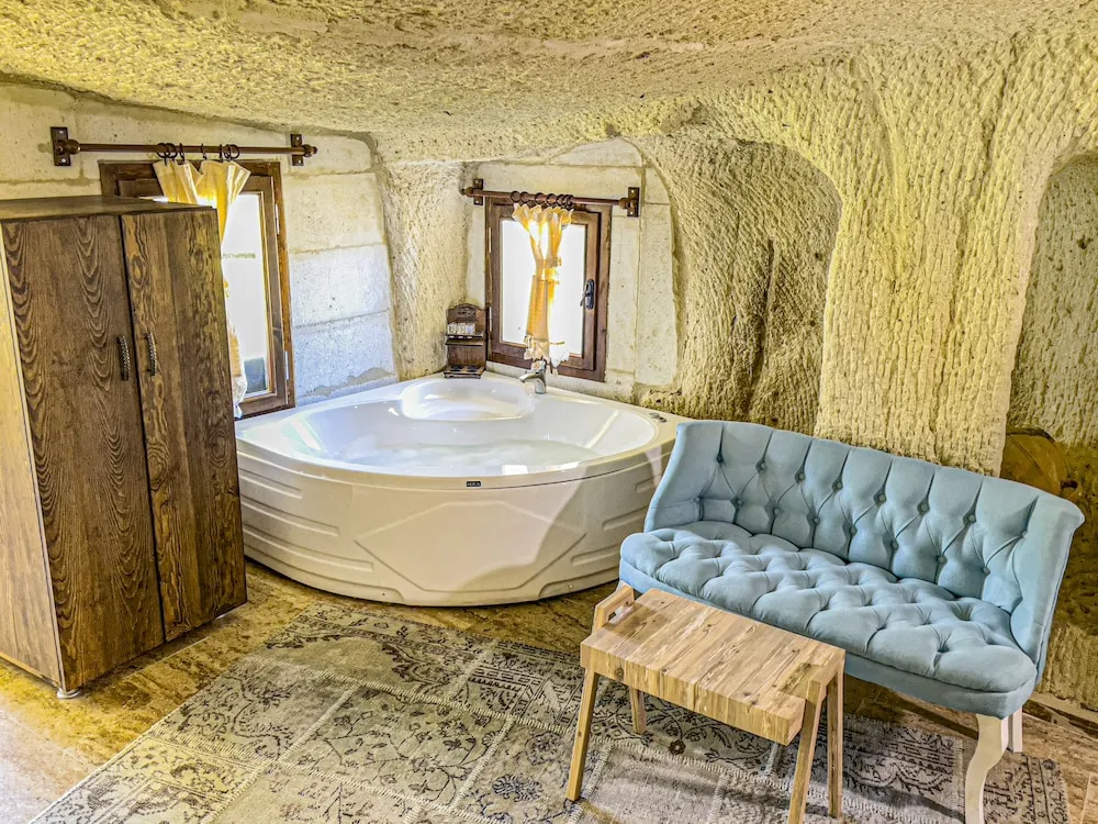 King Suite with Jacuzzi &Valley ,Balcony