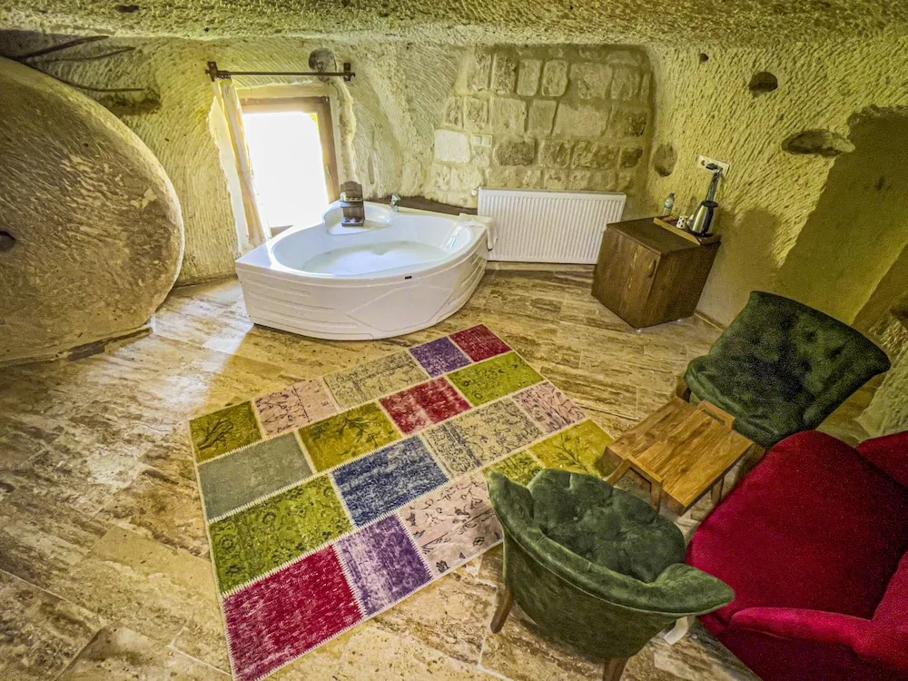 King Suite with Jacuzzi Valley View