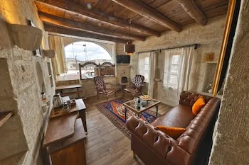 Divan Cave House