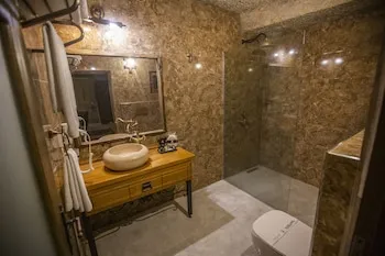 Divan Cave House