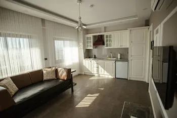 Lion Park Suites & Residence Hotel