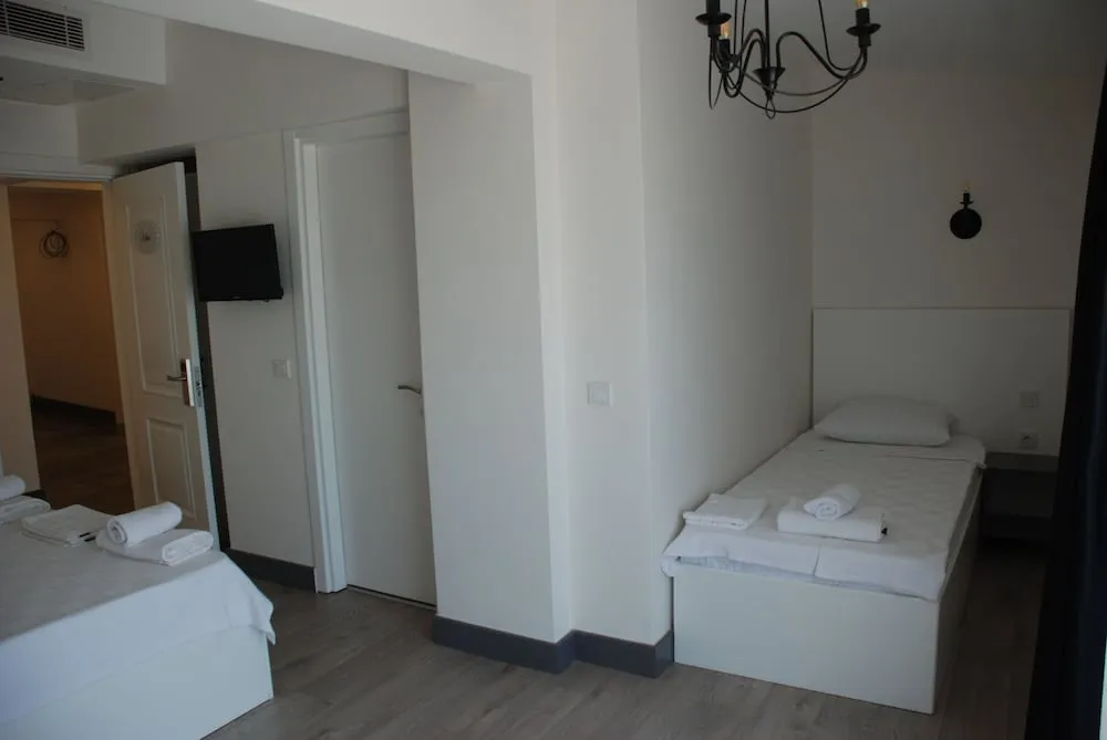 Deluxe Üç Kişilik Oda
