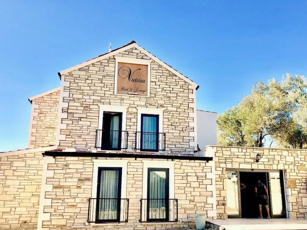 Victoria Hotel and Lounge