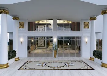 The City Walls Suit Hotel