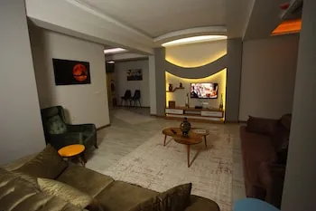 The City Walls Suit Hotel