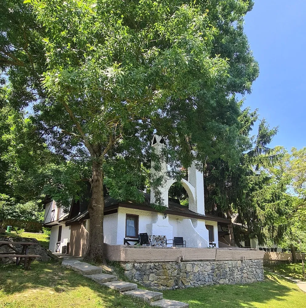 Traditional Kır Evi