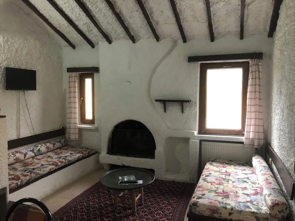 Traditional Kır Evi
