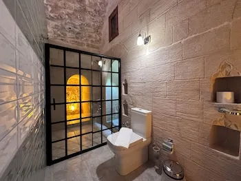 Aryan Otel