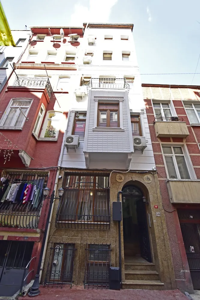 Konaklama yerinin ön cephesi