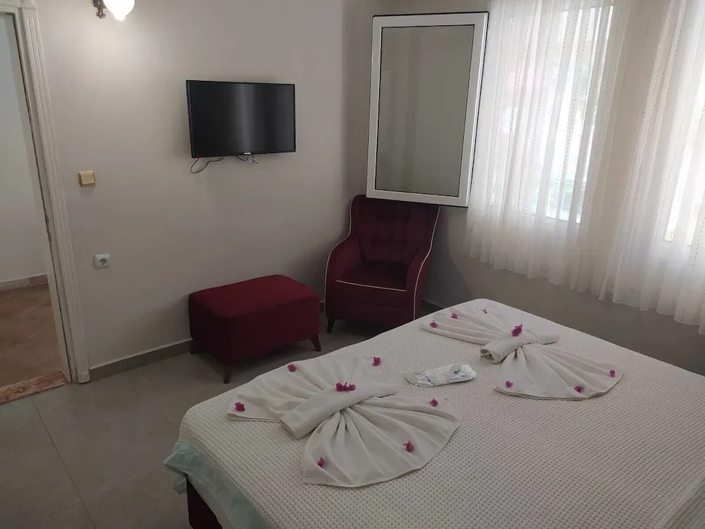 Standard Tek Büyük veya İki Ayrı Yataklı Oda, Teras