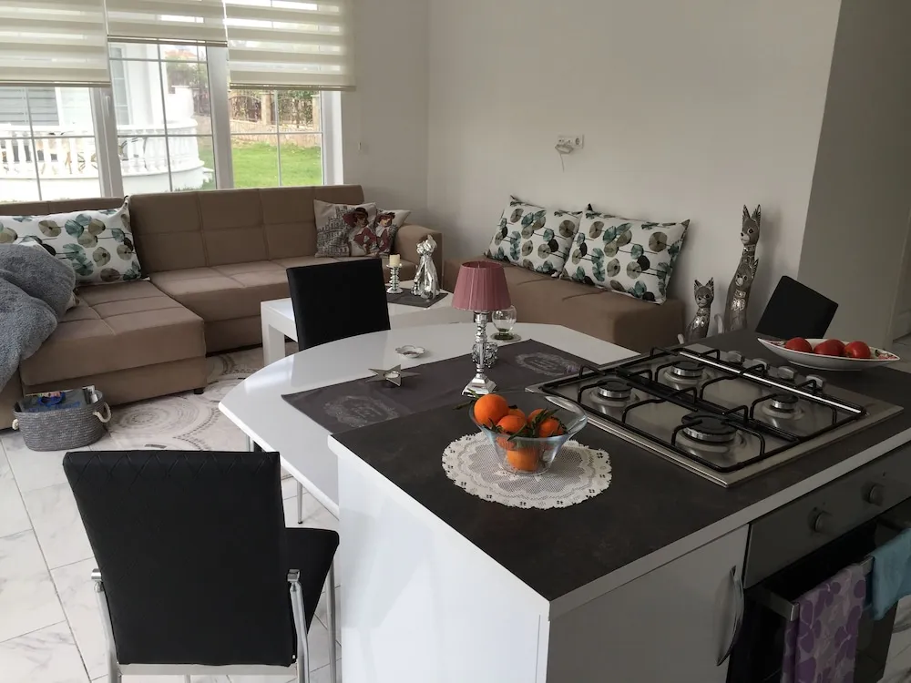 Deluxe Apart Daire, Havuz Kenarı