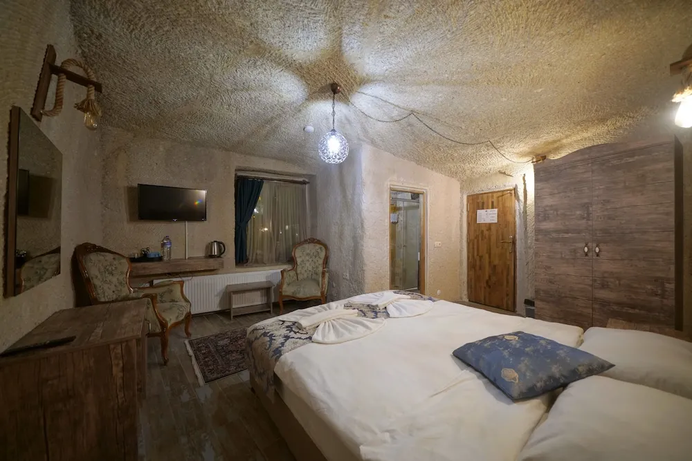 Classic Cave Room