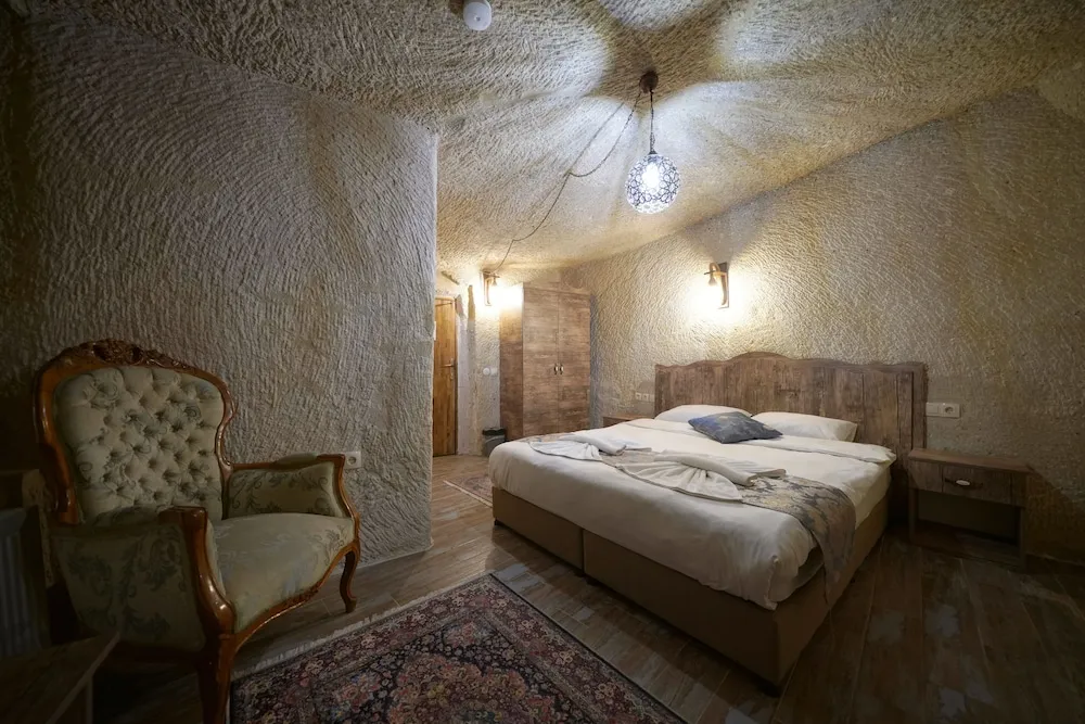 Classic Cave Room