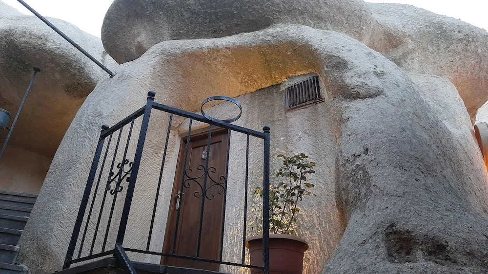 Classic Cave Room