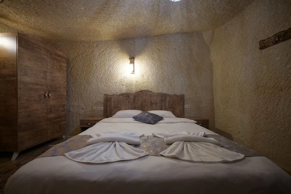 Classic Cave Room