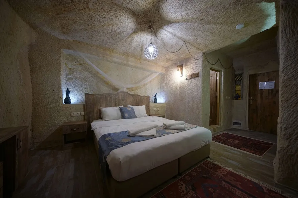 Standard Cave Room