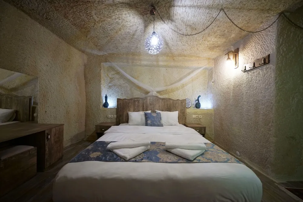 Standard Cave Room