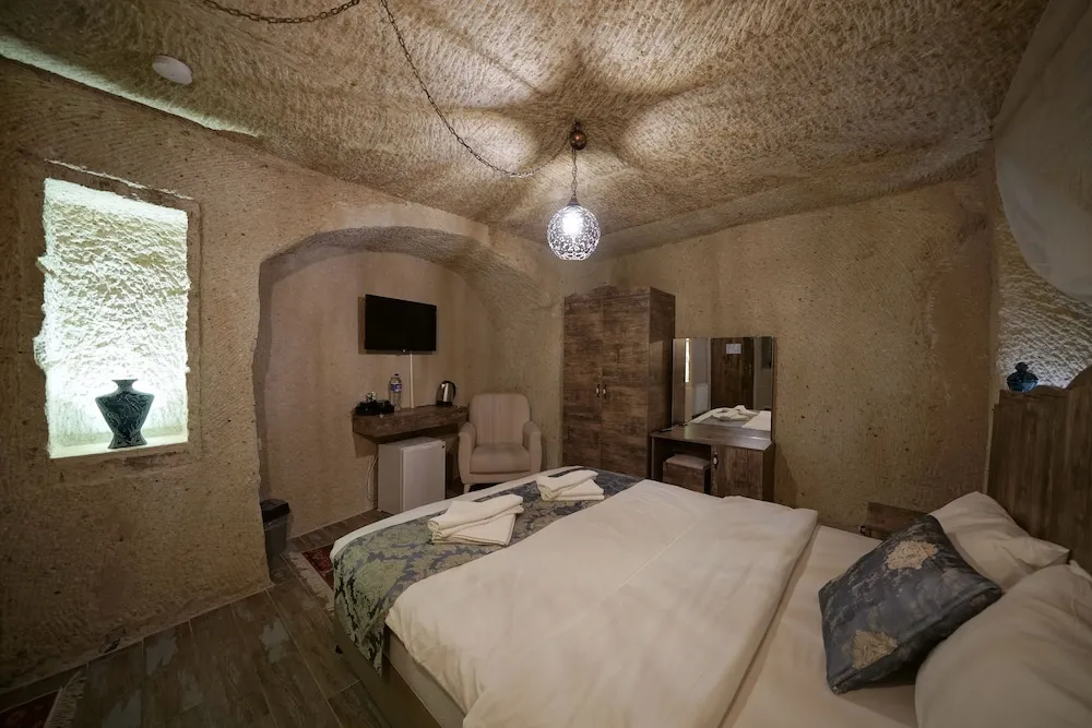 Standard Cave Room